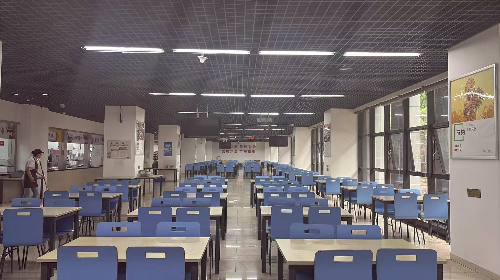 重庆轨道集团总部综合楼员工餐厅