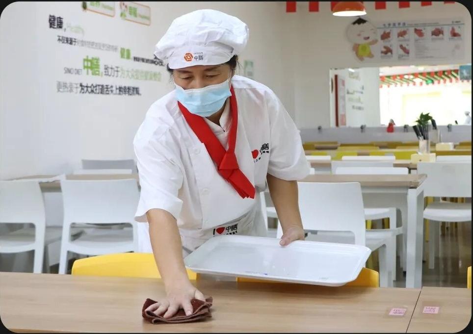 人员卫生，设备清洁